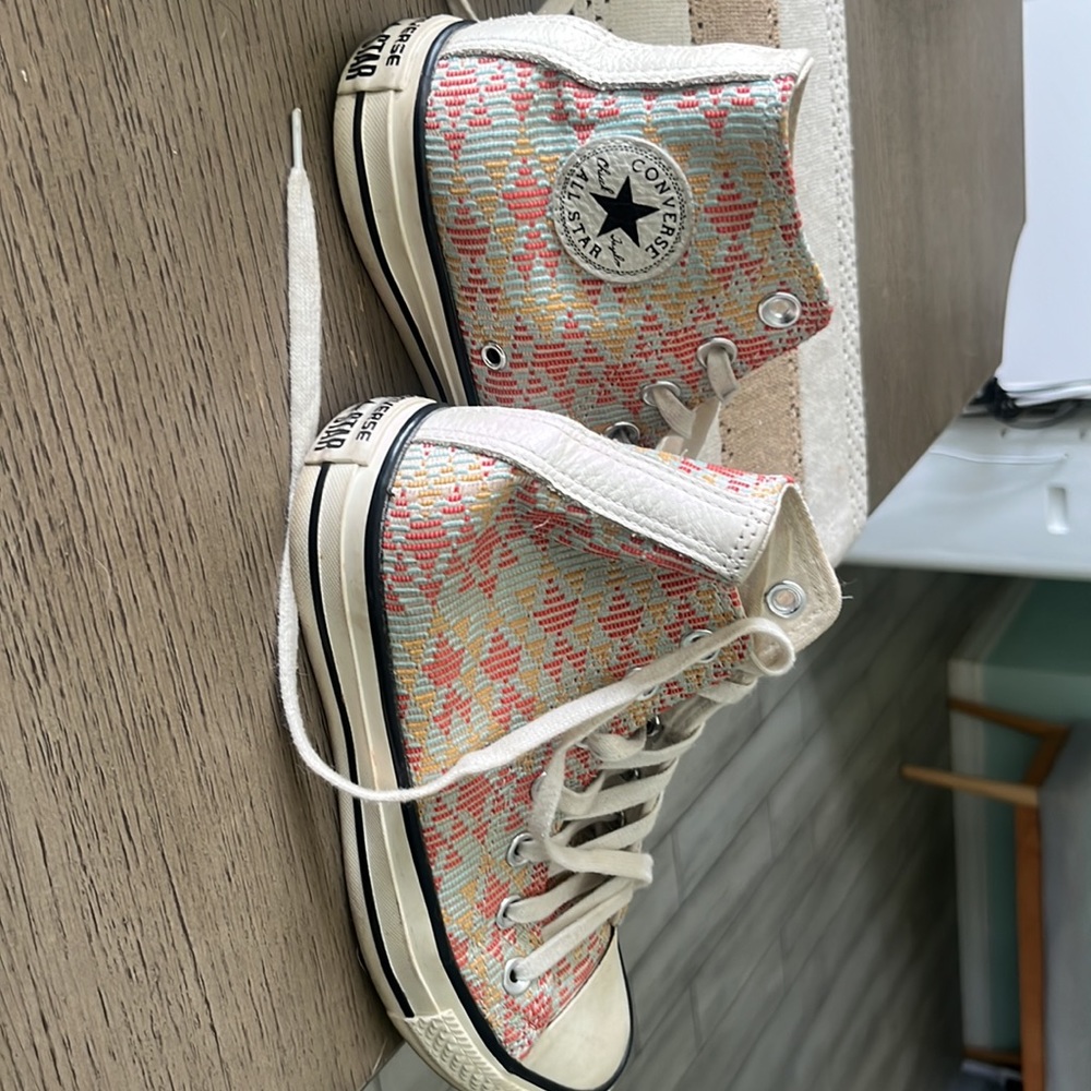 Converse ALL-STAR Women’s shoe. Size 5-1/2 . - Picture 2 of 9